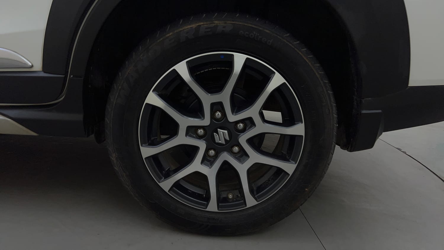 Used 2023 Maruti Suzuki XL6 Alpha Plus MT Petrol Petrol Manual tyres LEFT REAR TYRE RIM VIEW