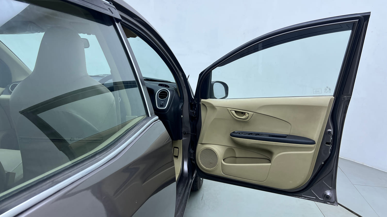 Used 2015 Honda Mobilio S Petrol Petrol Manual interior RIGHT FRONT DOOR OPEN VIEW