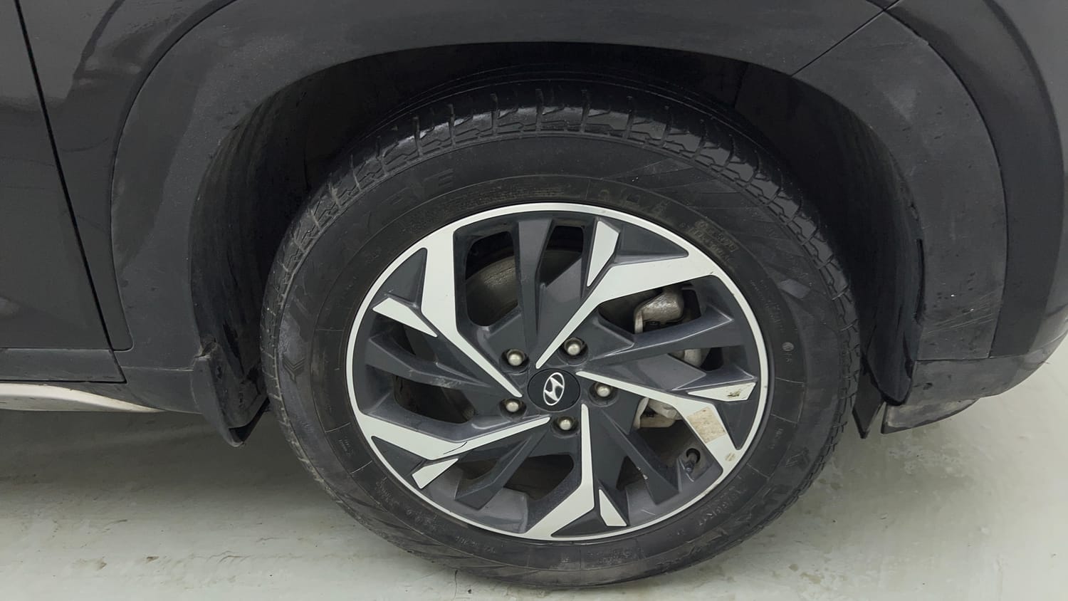 Used 2022 Hyundai Creta SX (O) 1.5 Diesel Diesel Manual tyres RIGHT FRONT TYRE RIM VIEW