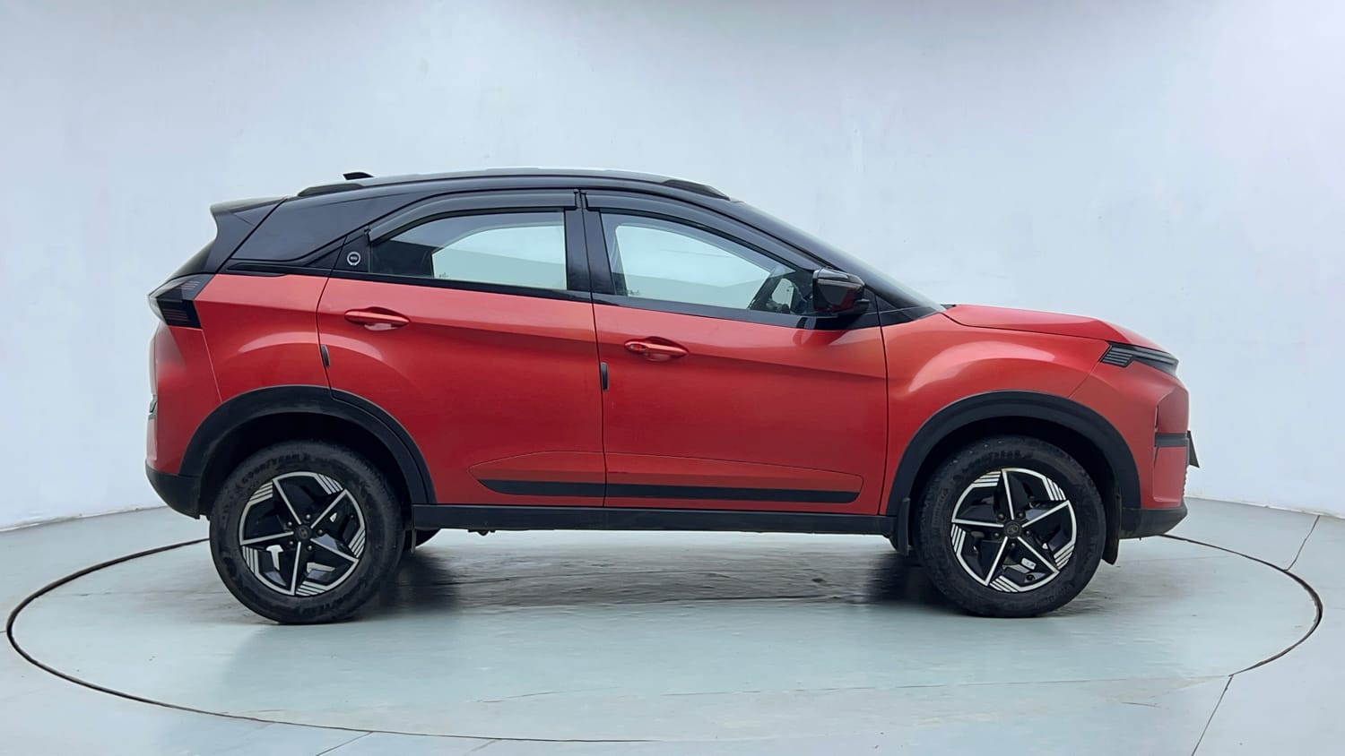 Used 2023 Tata Nexon Fearless 1.2 Revotron Petrol 7DCA DT Petrol Automatic exterior RIGHT SIDE VIEW