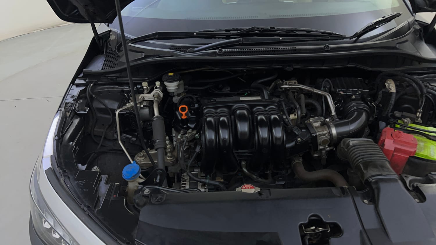 Used 2022 Honda City ZX Petrol Petrol Manual engine ENGINE RIGHT SIDE HINGE & APRON VIEW