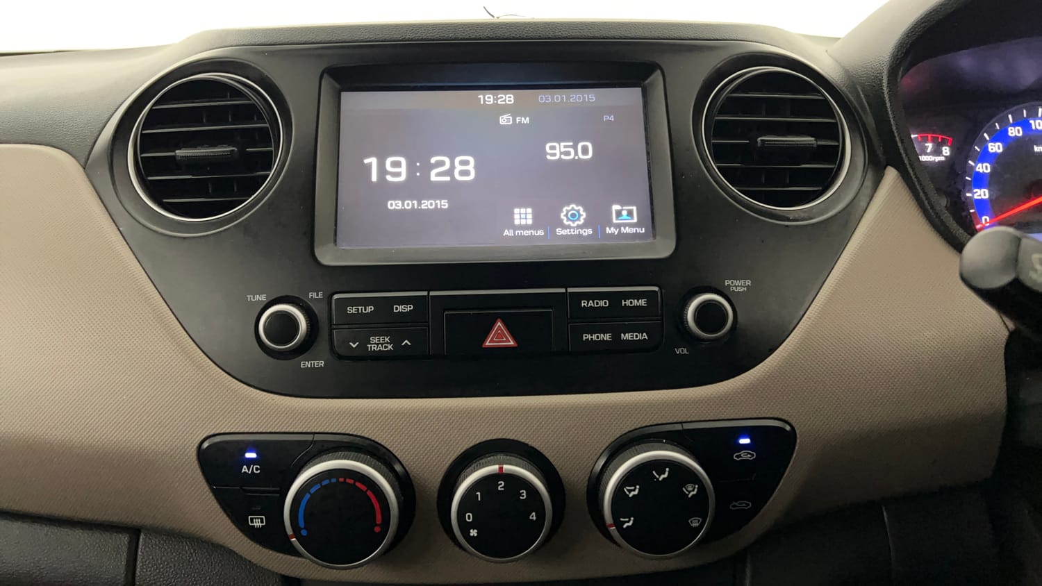 Used 2018 Hyundai Xcent SX Petrol Manual interior MUSIC SYSTEM & AC CONTROL VIEW