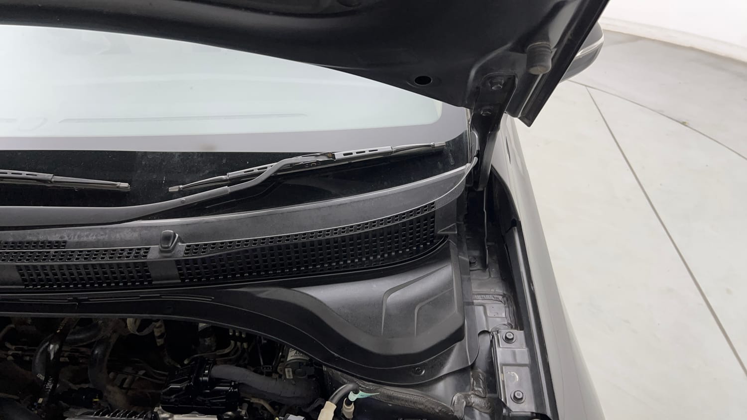 Used 2018 Hyundai Verna SX (O)1.6 VTVT Petrol Manual engine ENGINE LEFT SIDE HINGE & APRON VIEW