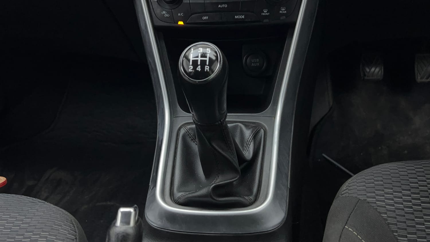 Used 2020 Maruti Suzuki S-Cross Zeta Petrol Manual interior GEAR  KNOB VIEW
