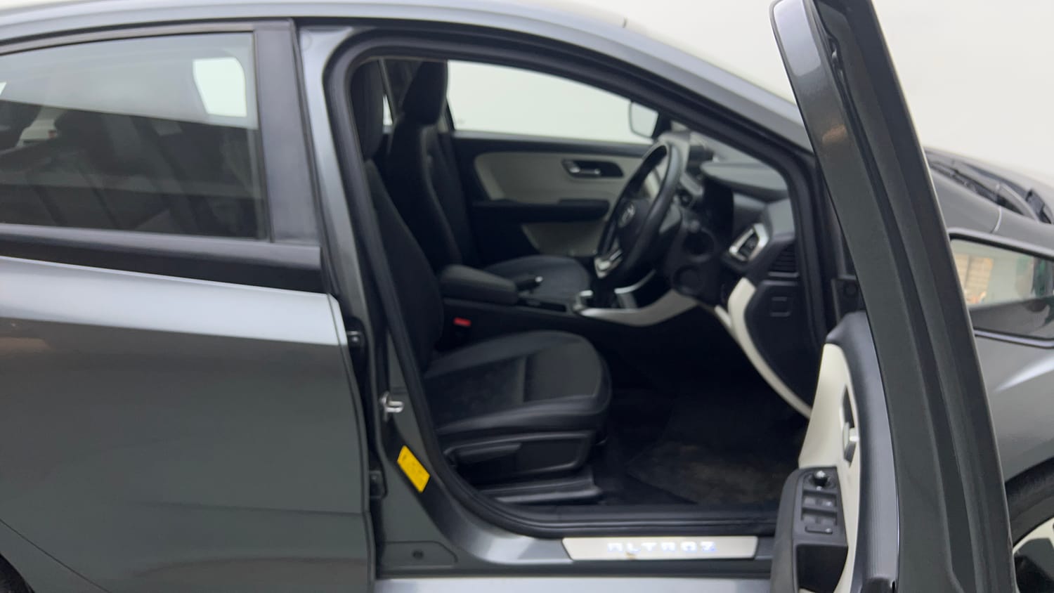 Used 2022 Tata Altroz XZ Plus i-Turbo Petrol Petrol Manual interior RIGHT SIDE FRONT DOOR CABIN VIEW