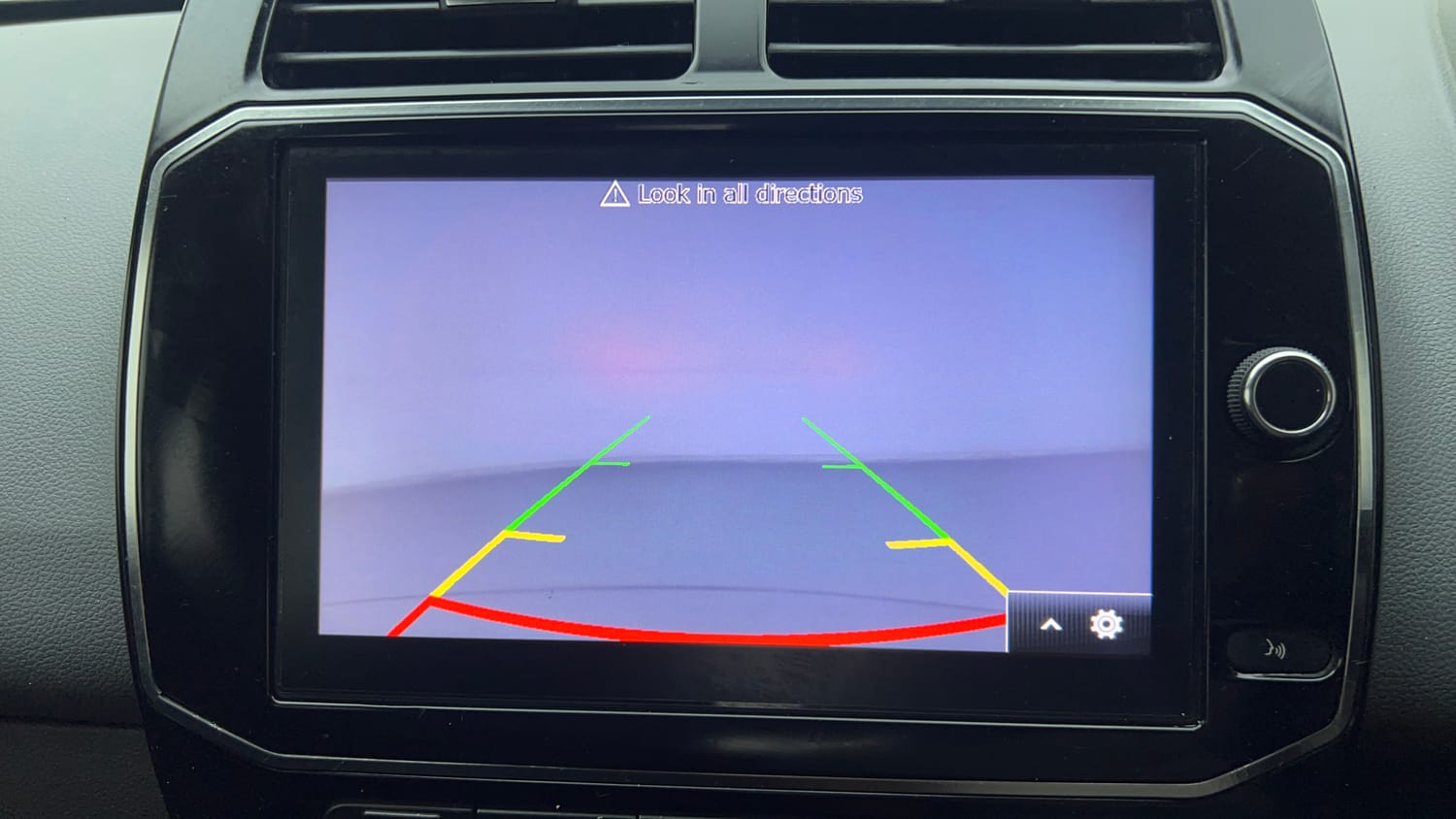 Used 2020 Renault Kwid 1.0 RXT AMT Opt Petrol Automatic top_features Rear camera