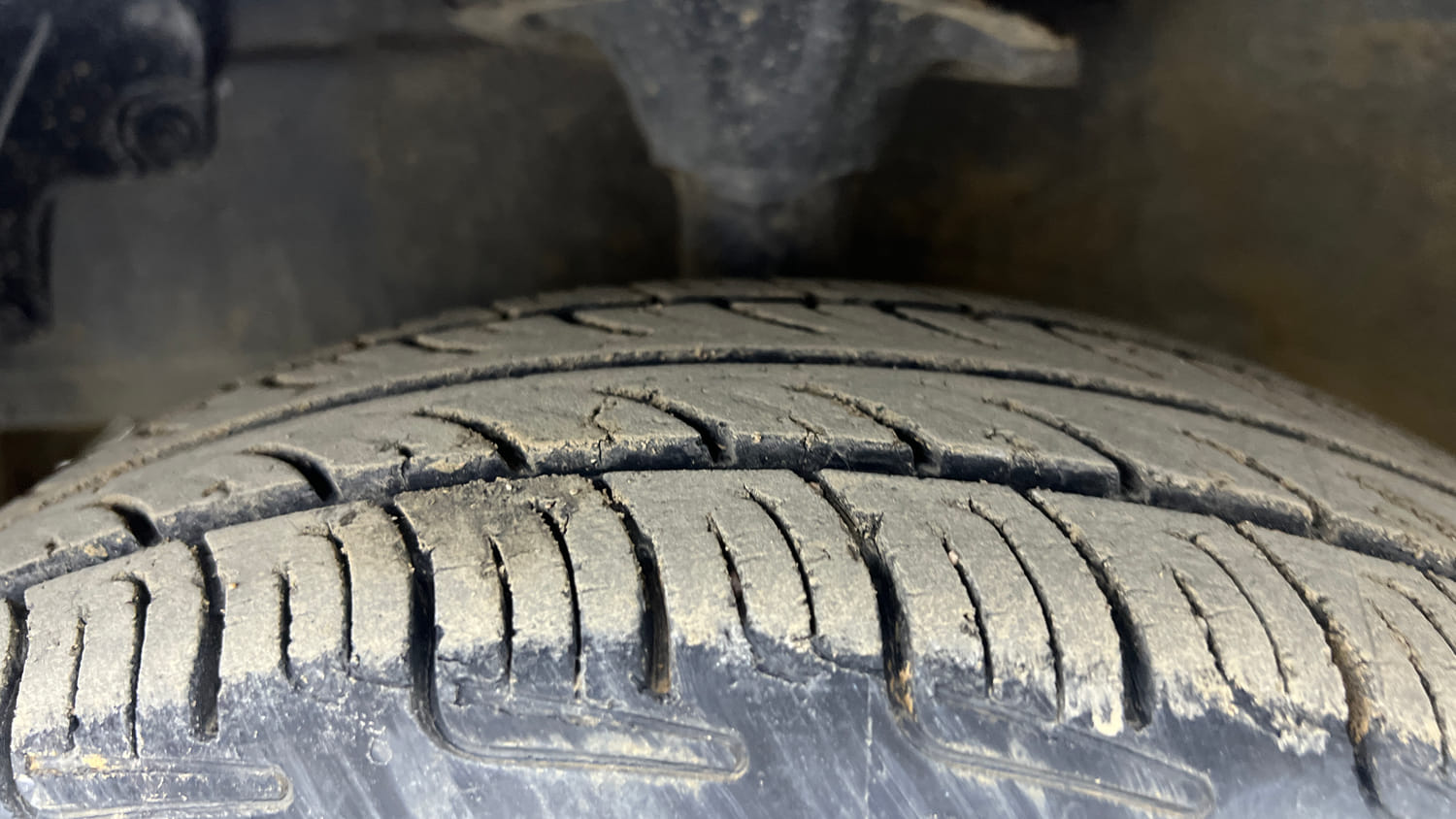 Used 2014 Hyundai Eon D-Lite + Petrol Manual tyres LEFT FRONT TYRE TREAD VIEW