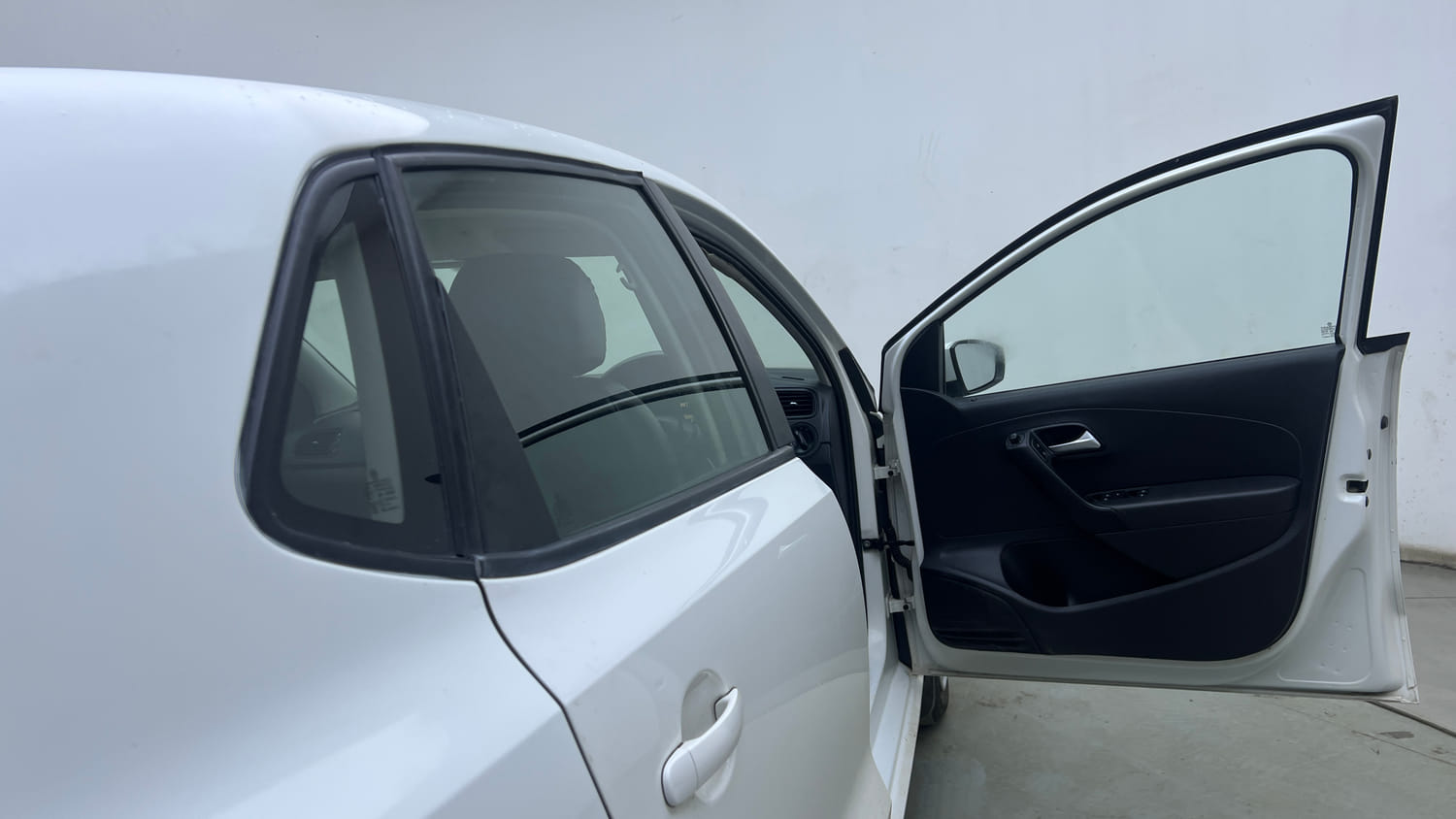 Used 2017 Volkswagen Polo Comfortline 1.2L (P) Petrol Manual interior RIGHT FRONT DOOR OPEN VIEW