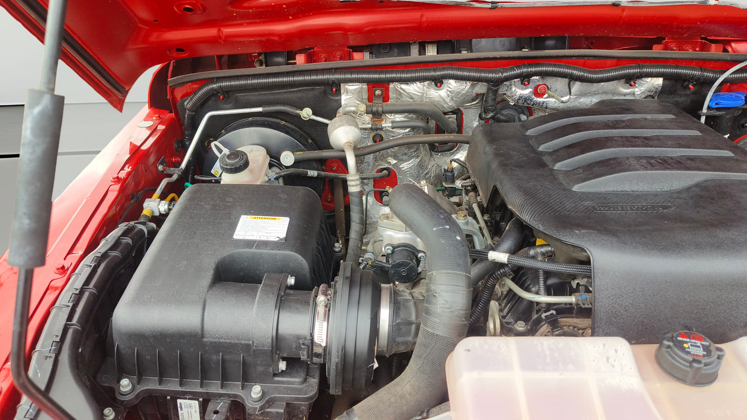 Used 2024 Mahindra Thar LX Hard Top Petrol MT 4WD Petrol Manual engine ENGINE RIGHT SIDE HINGE & APRON VIEW
