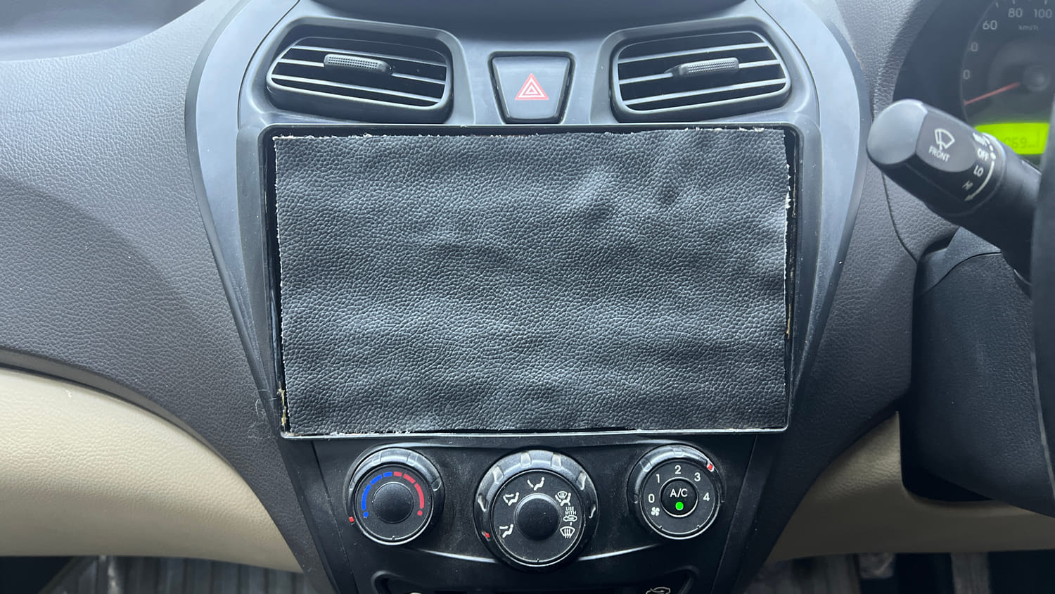 Used 2014 Hyundai Eon D-Lite + Petrol Manual interior MUSIC SYSTEM & AC CONTROL VIEW