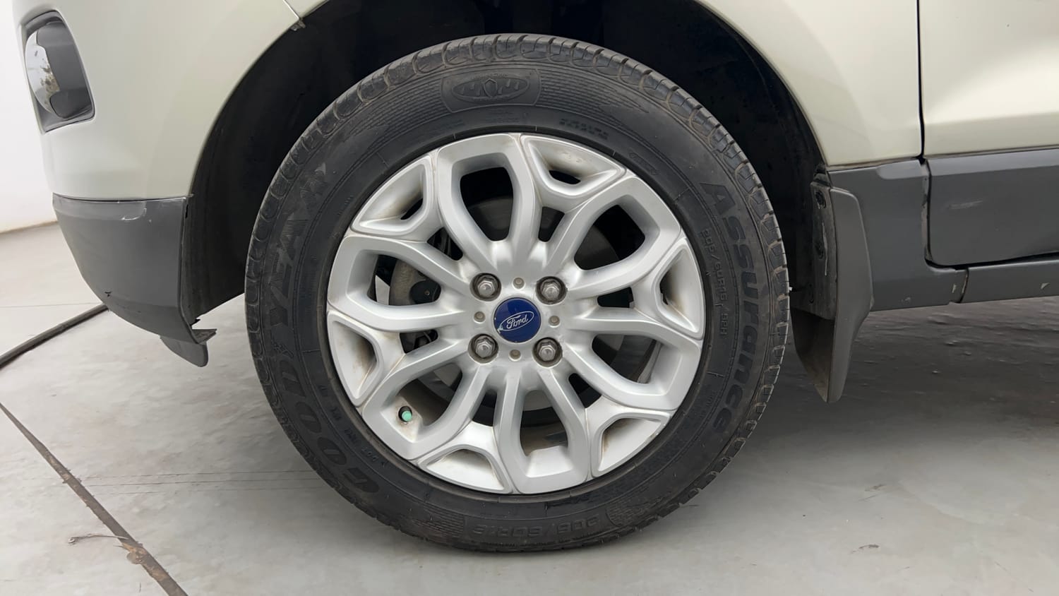 Used 2016 Ford EcoSport Titanium+ 1.0L EcoBoost Petrol Manual tyres LEFT FRONT TYRE RIM VIEW