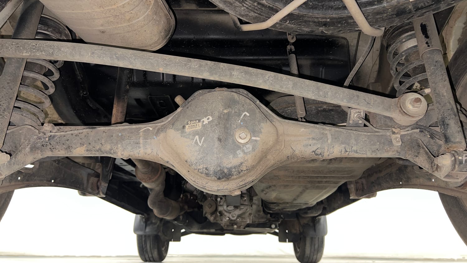 Used 2015 Maruti Suzuki Eeco 5 STR WITH A/C+HTR Petrol Manual extra REAR UNDERBODY VIEW (TAKEN FROM REAR)
