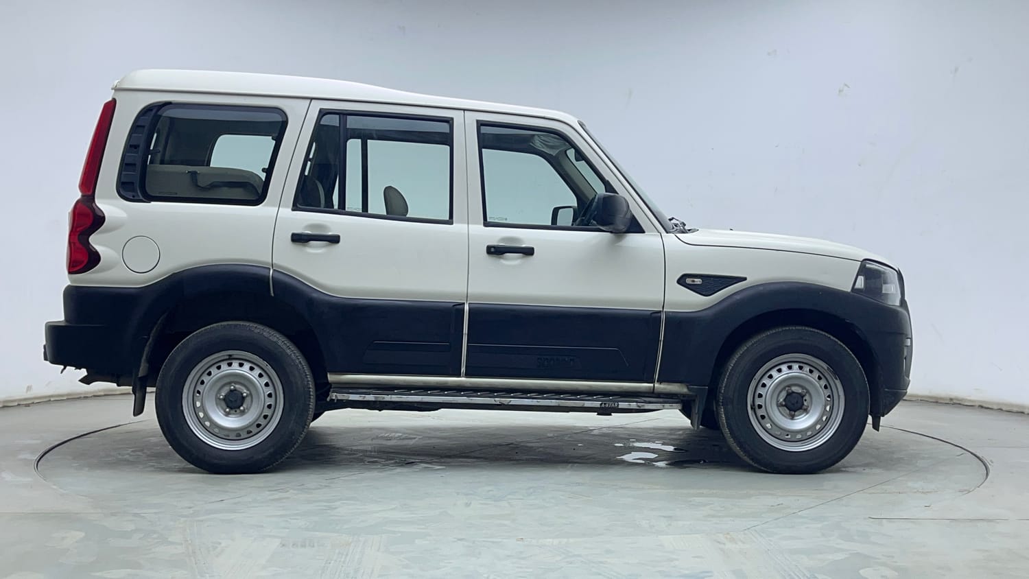 Used 2024 Mahindra Scorpio S3 Plus Diesel Manual exterior RIGHT SIDE VIEW