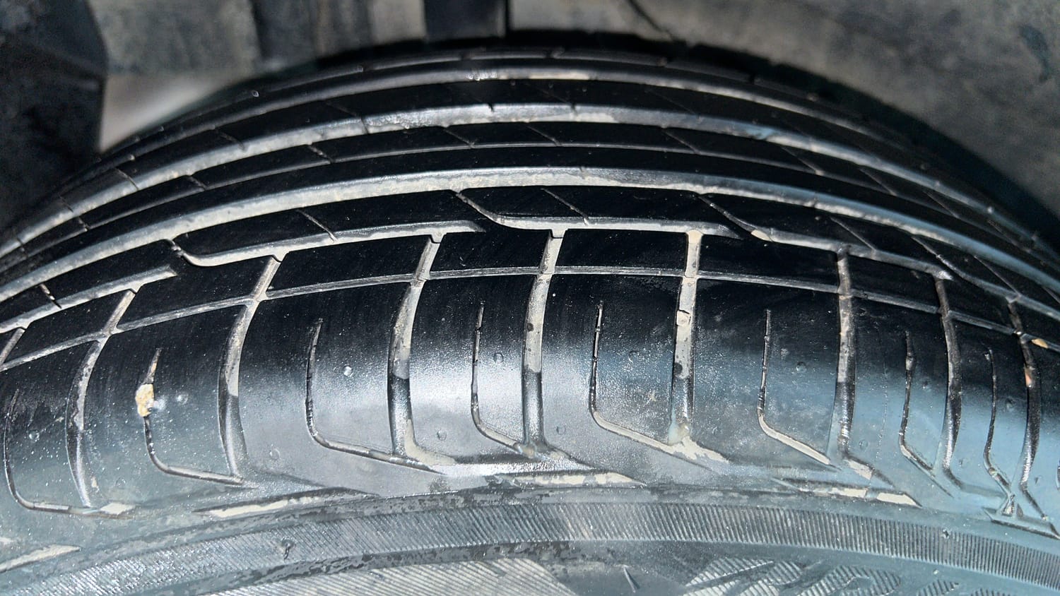 Used 2022 Tata Nexon XM Petrol Manual tyres RIGHT REAR TYRE TREAD VIEW