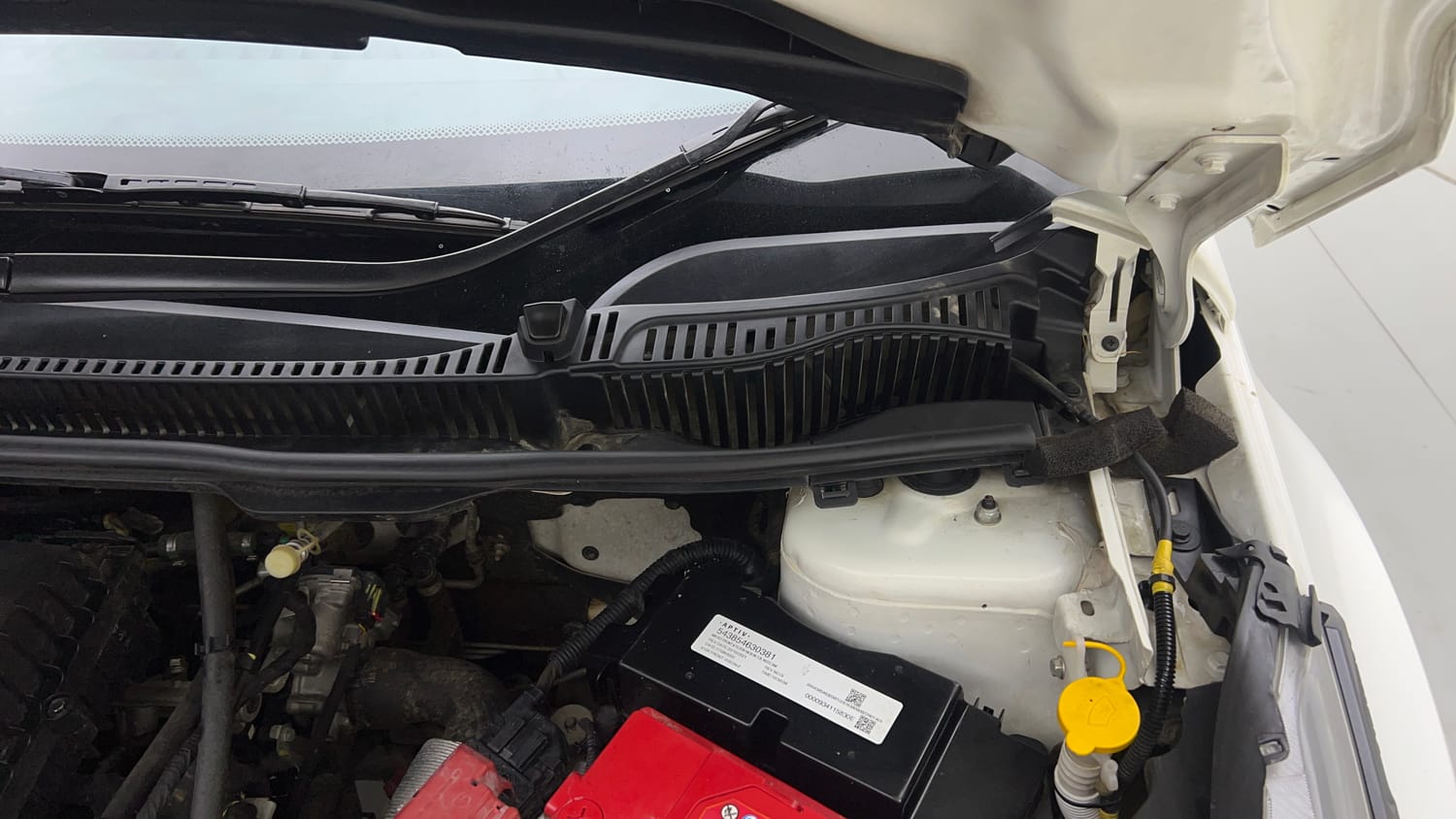 Used 2022 Tata Nexon XM Petrol Manual engine ENGINE LEFT SIDE HINGE & APRON VIEW