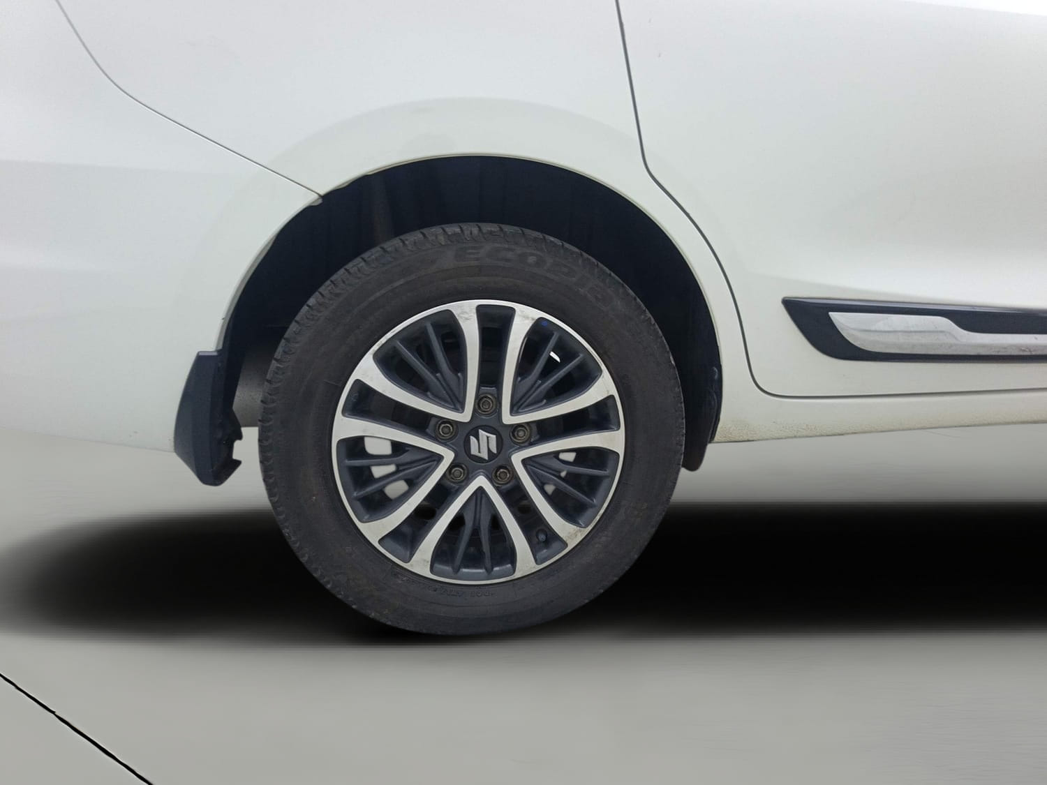 Used 2024 Maruti Suzuki Ertiga VXi AT Petrol Automatic tyres RIGHT REAR TYRE RIM VIEW