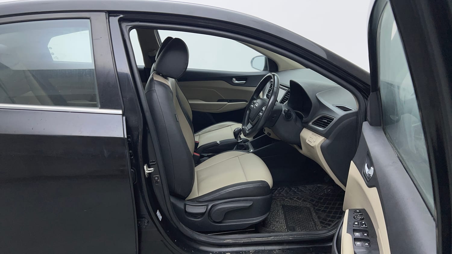 Used 2018 Hyundai Verna SX (O)1.6 VTVT Petrol Manual interior RIGHT SIDE FRONT DOOR CABIN VIEW