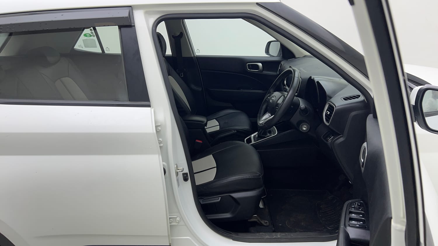 Used 2022 Hyundai Venue S Plus 1.2 Petrol Petrol Manual interior RIGHT SIDE FRONT DOOR CABIN VIEW