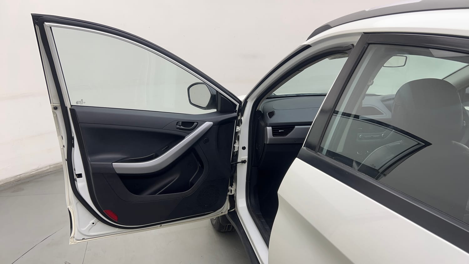 Used 2022 Tata Nexon XM Petrol Manual interior LEFT FRONT DOOR OPEN VIEW