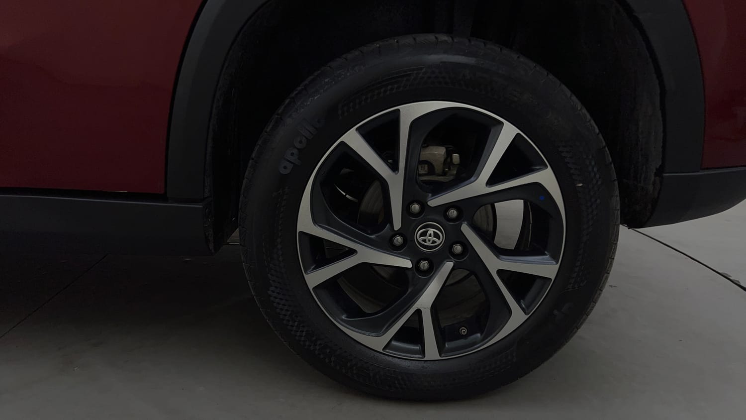 Used 2024 Toyota Urban Cruiser Hyryder V Hybrid Hybrid Automatic tyres LEFT REAR TYRE RIM VIEW