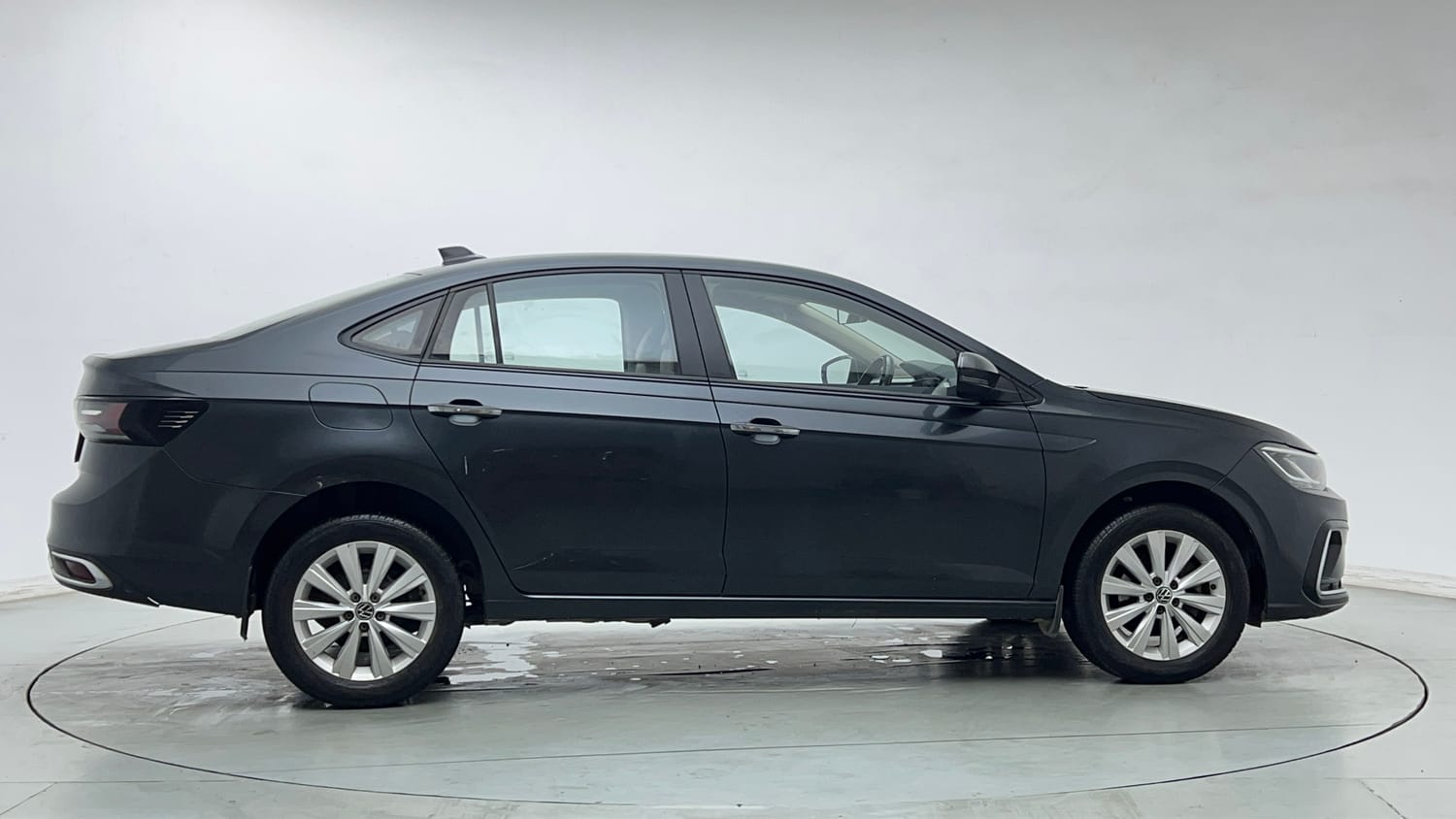 Used 2023 Volkswagen Virtus Highline 1.0 TSI AT Petrol Automatic exterior RIGHT SIDE VIEW