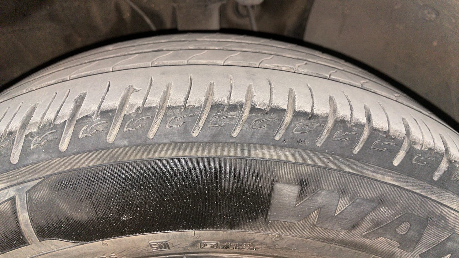 Used 2020 Hyundai Venue SX Plus 1.0 Turbo DCT Petrol Automatic tyres RIGHT FRONT TYRE TREAD VIEW
