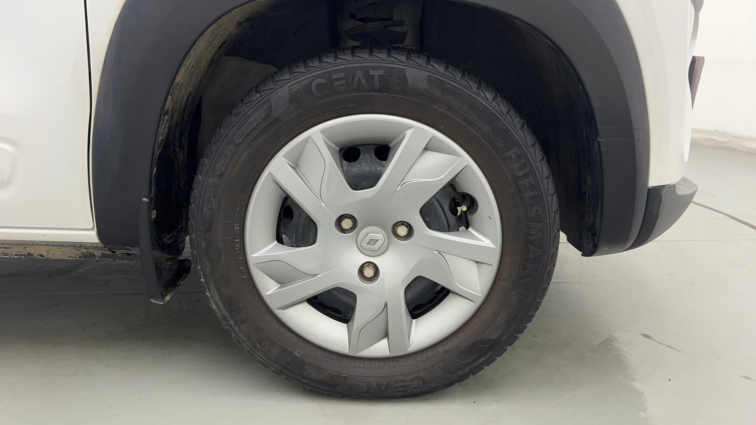 Used 2020 Renault Kwid 1.0 RXT AMT Opt Petrol Automatic tyres RIGHT FRONT TYRE RIM VIEW