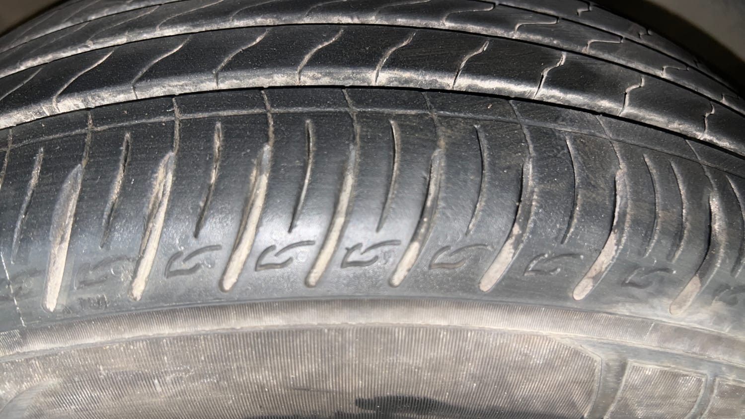 Used 2024 Kia Sonet HTX 1.5 Diesel AT Diesel Automatic tyres RIGHT FRONT TYRE TREAD VIEW