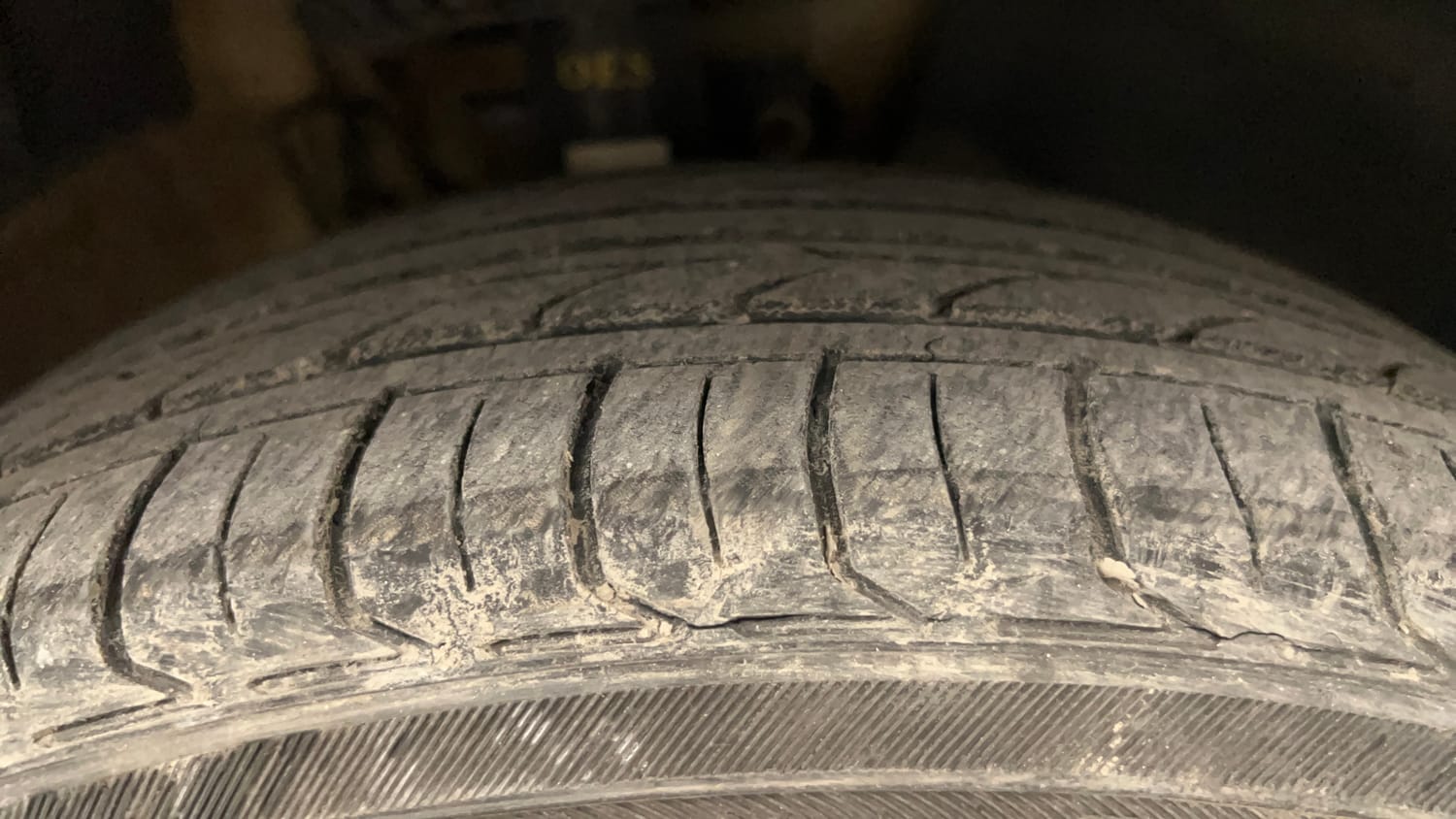 Used 2014 Volkswagen Vento Highline Diesel Diesel Manual tyres RIGHT FRONT TYRE TREAD VIEW