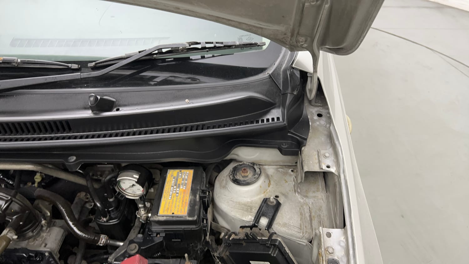 Used 2016 Maruti Suzuki Celerio VXi CNG Cng Manual engine ENGINE LEFT SIDE HINGE & APRON VIEW