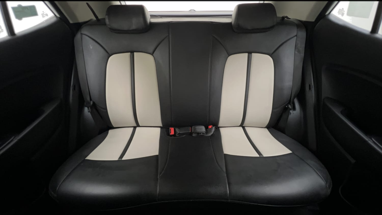 Used 2022 Hyundai Venue S Plus 1.2 Petrol Petrol Manual interior REAR SEAT CONDITION VIEW