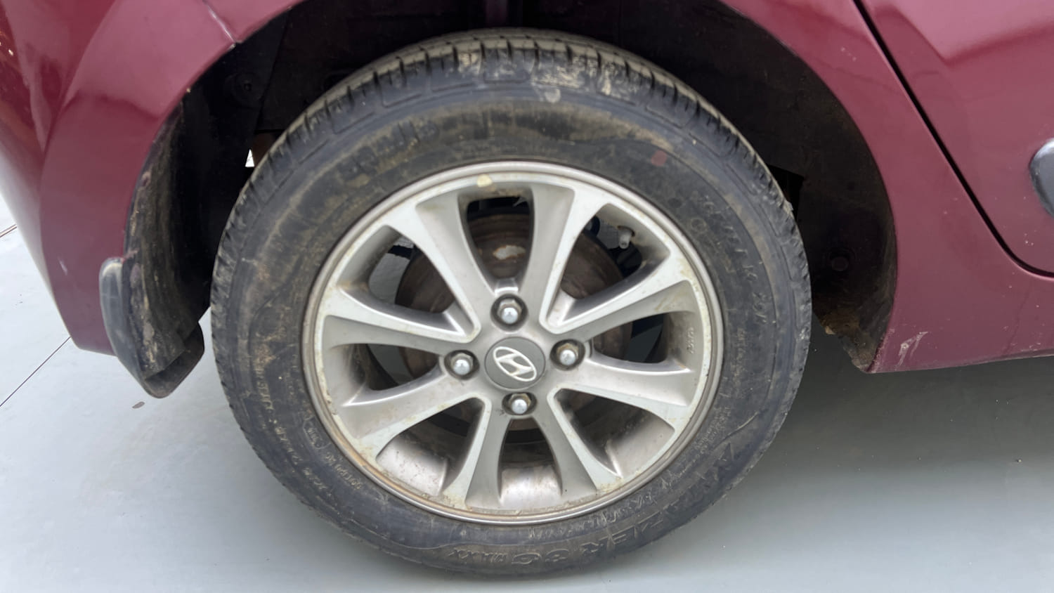 Used 2016 Hyundai Grand i10 Asta 1.2 Kappa VTVT (O) Petrol Manual tyres RIGHT REAR TYRE RIM VIEW