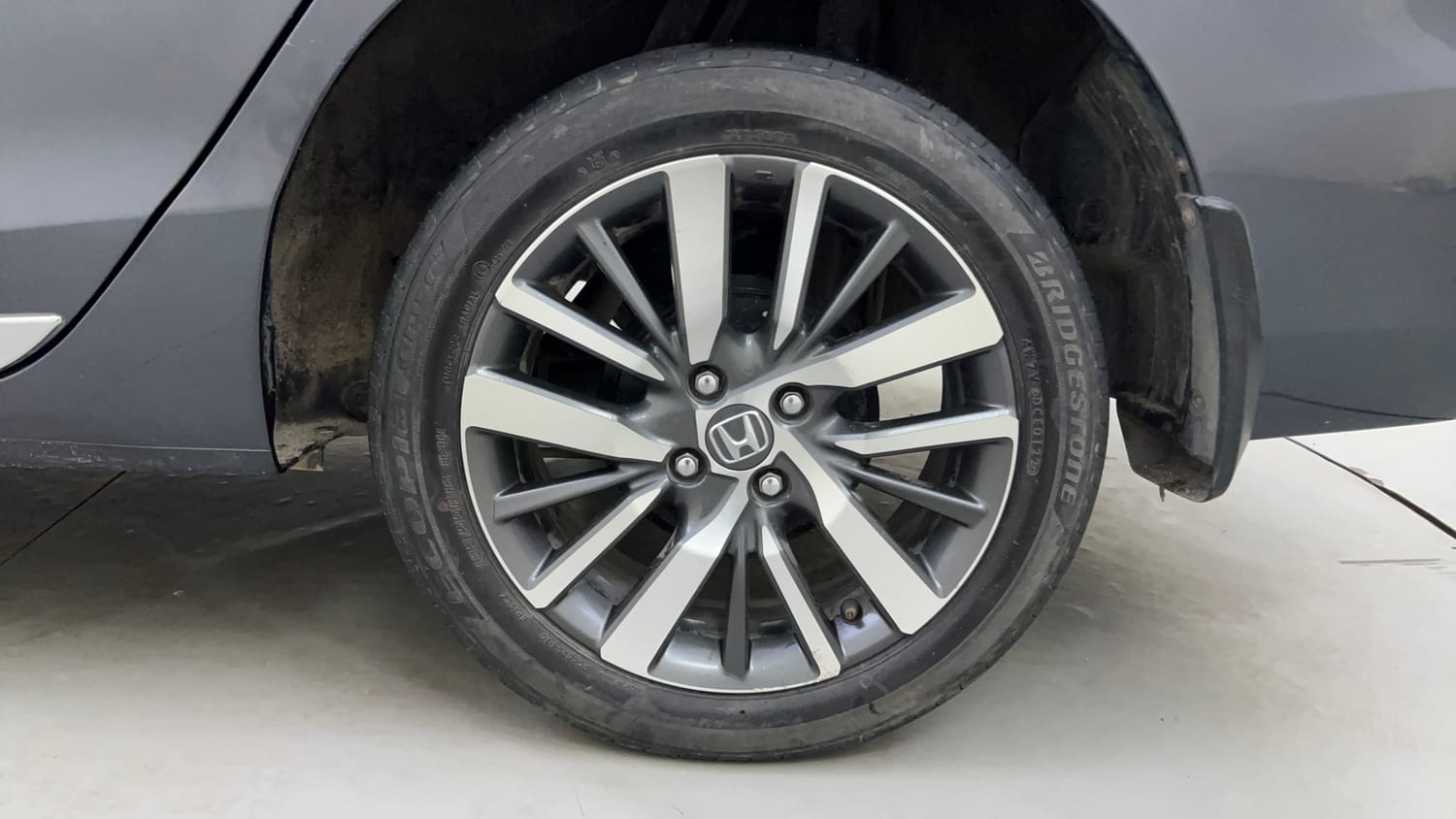 Used 2022 Honda City ZX Petrol Petrol Manual tyres LEFT REAR TYRE RIM VIEW