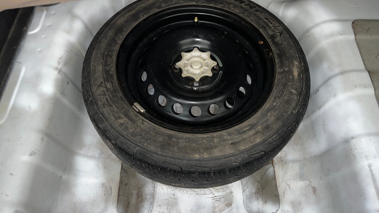 Used 2018 Hyundai Xcent SX Petrol Manual tyres SPARE TYRE VIEW