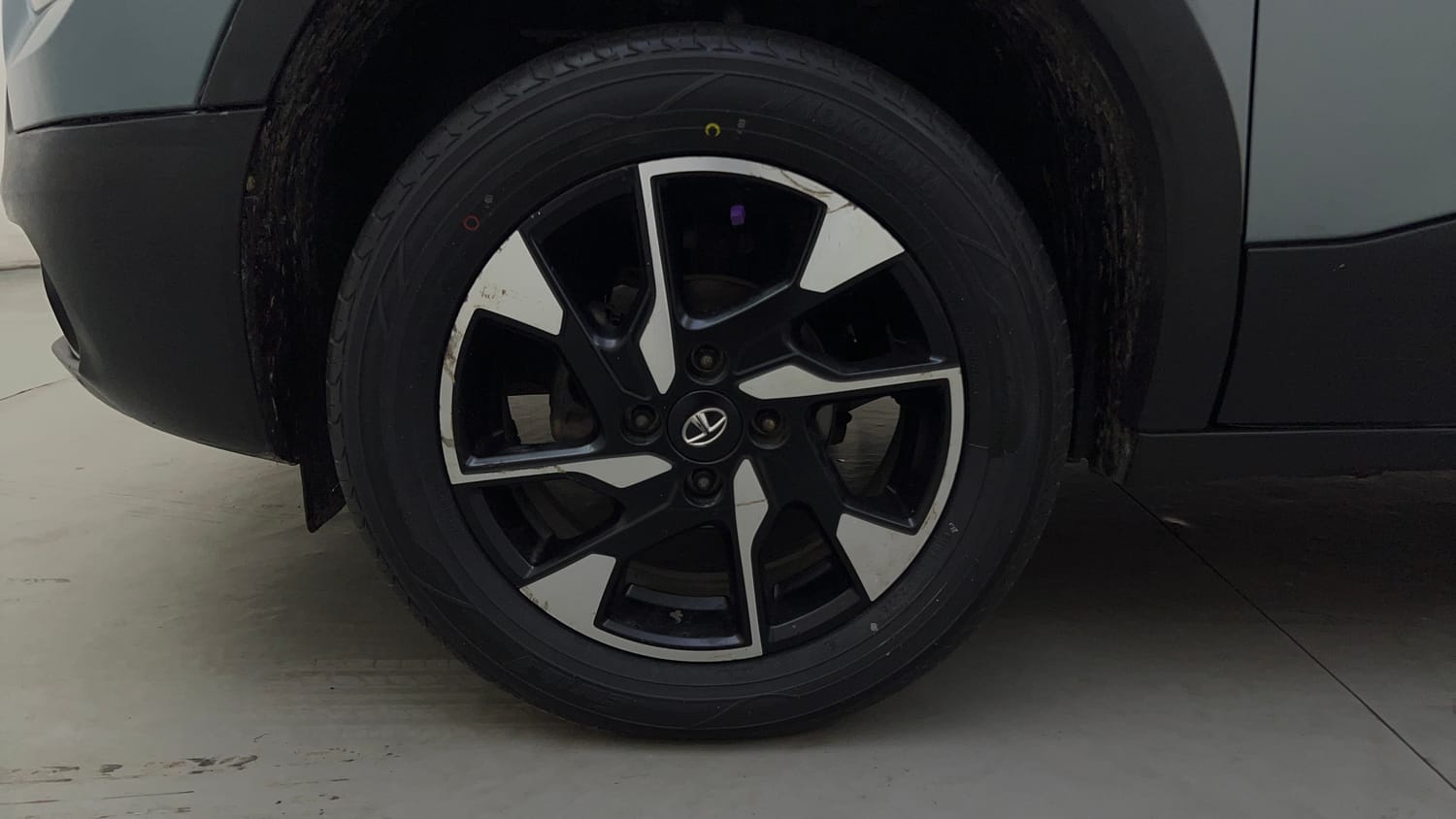 Used 2022 Tata Punch Creative MT Petrol Manual tyres LEFT FRONT TYRE RIM VIEW