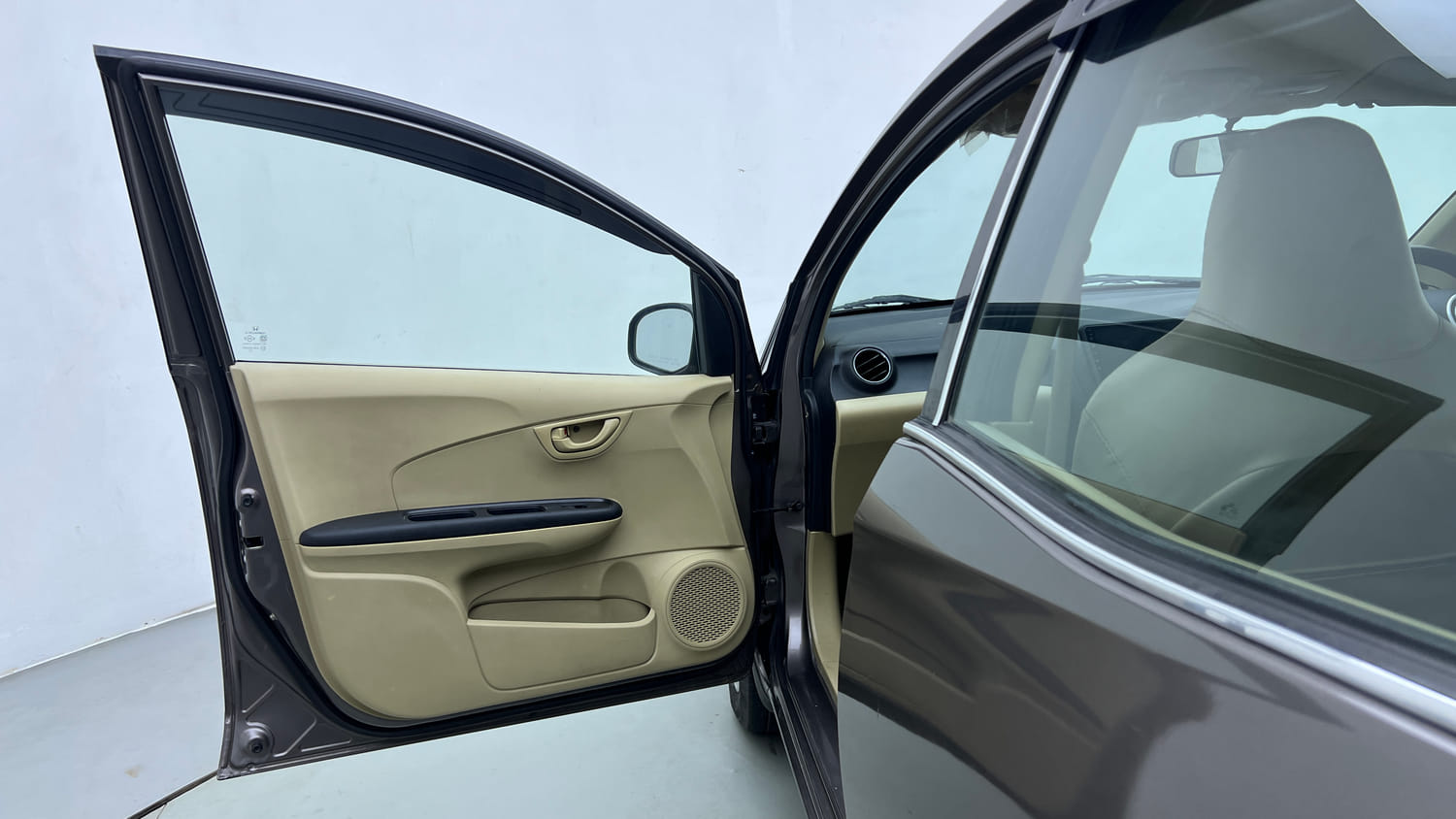 Used 2015 Honda Mobilio S Petrol Petrol Manual interior LEFT FRONT DOOR OPEN VIEW