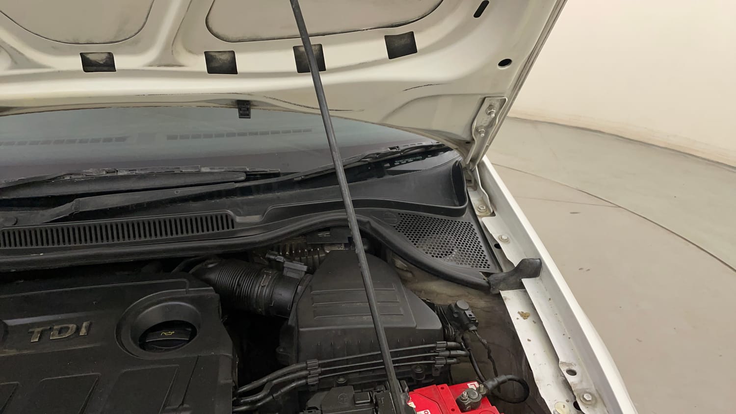 Used 2014 Volkswagen Polo Highline1.5L (D) Diesel Manual engine ENGINE LEFT SIDE HINGE & APRON VIEW