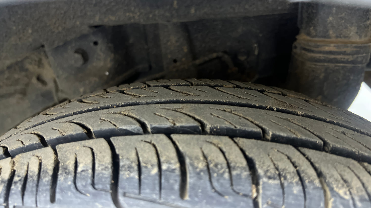 Used 2014 Hyundai Eon D-Lite + Petrol Manual tyres LEFT REAR TYRE TREAD VIEW