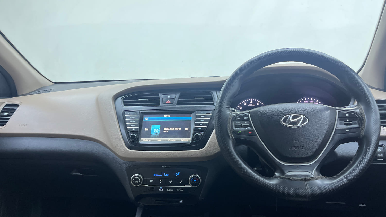 Used 2016 Hyundai Elite i20 Asta 1.2 Petrol Manual interior DASHBOARD VIEW