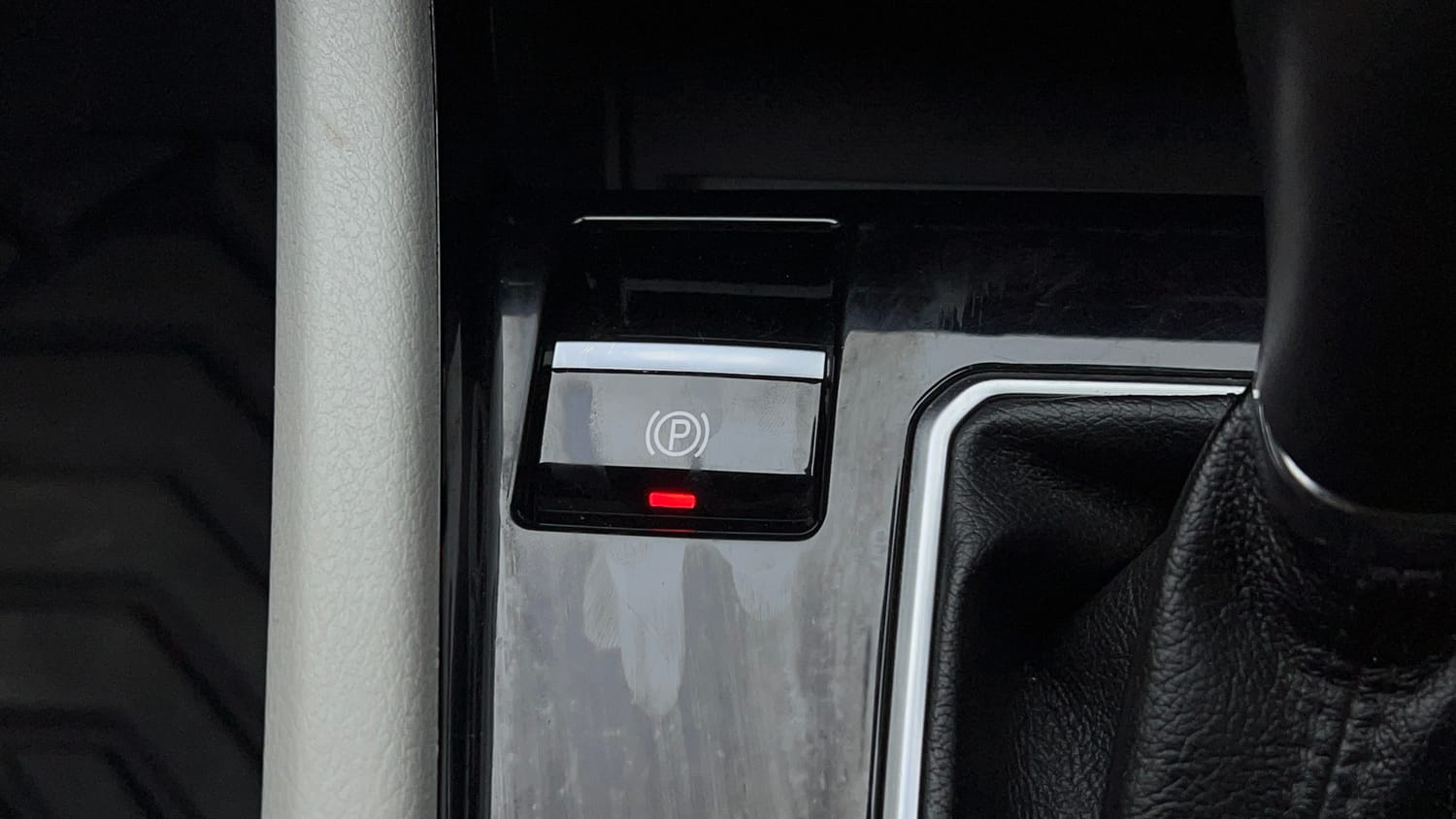Used 2024 Jeep Compass Limited (O) 2.0 Diesel AT Diesel Automatic top_features Electronic parking brake