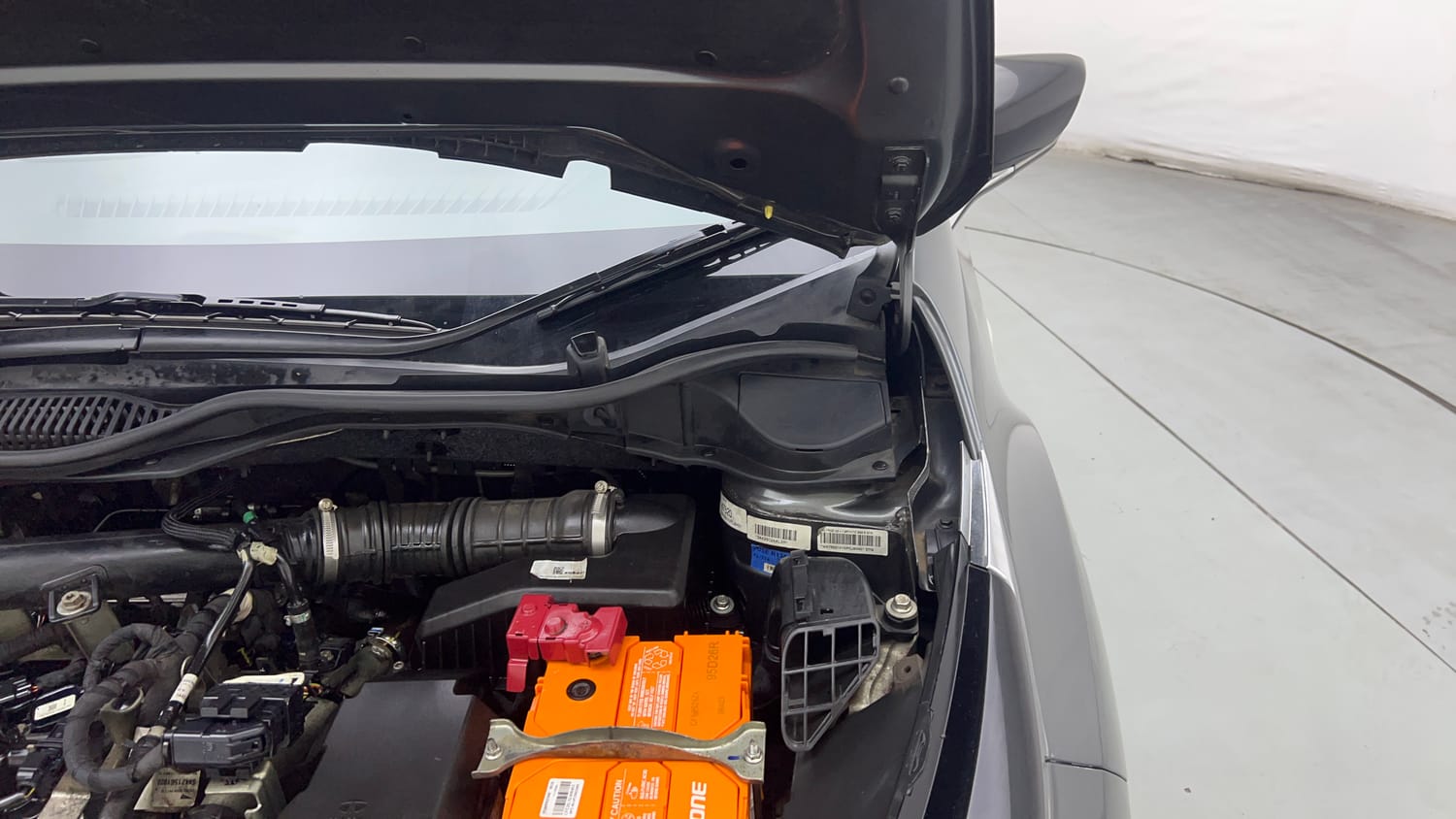 Used 2022 Tata Altroz XZ Plus i-Turbo Petrol Petrol Manual engine ENGINE LEFT SIDE HINGE & APRON VIEW