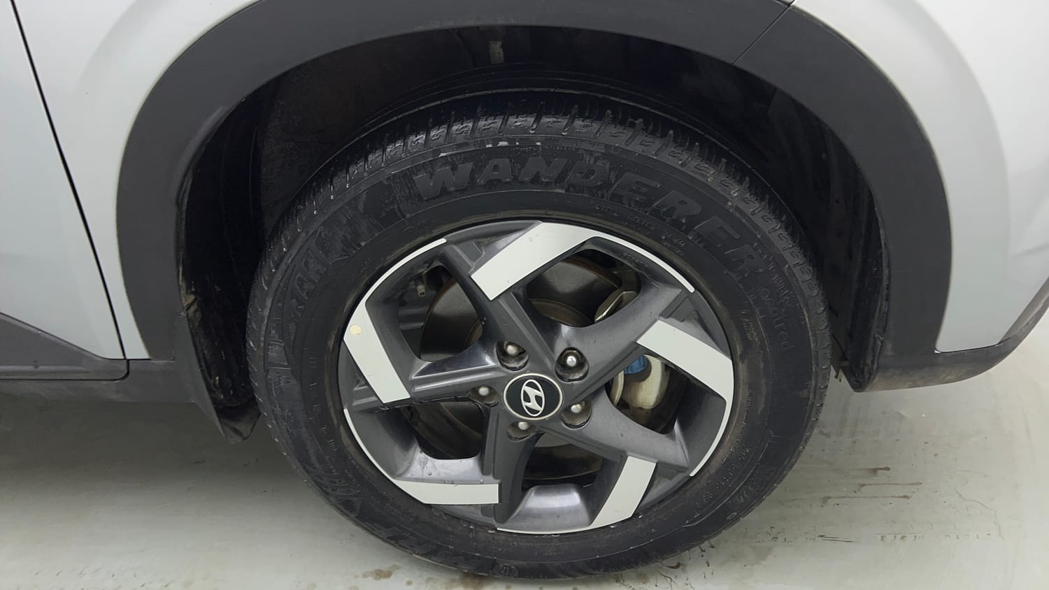 Used 2020 Hyundai Venue SX Plus 1.0 Turbo DCT Petrol Automatic tyres RIGHT FRONT TYRE RIM VIEW