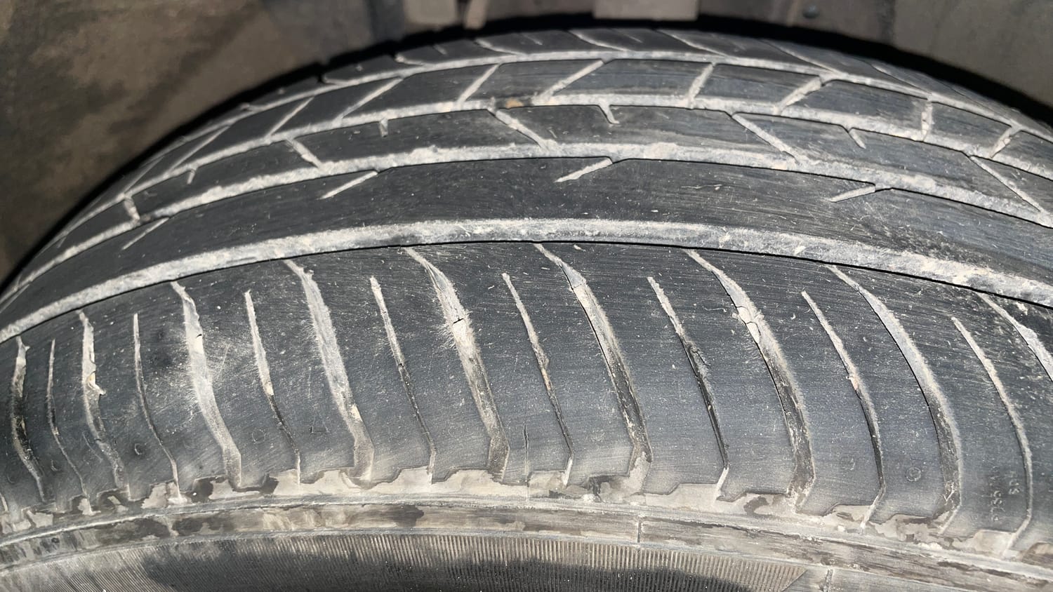 Used 2024 Renault Kiger RXL AMT Petrol Automatic tyres RIGHT FRONT TYRE TREAD VIEW