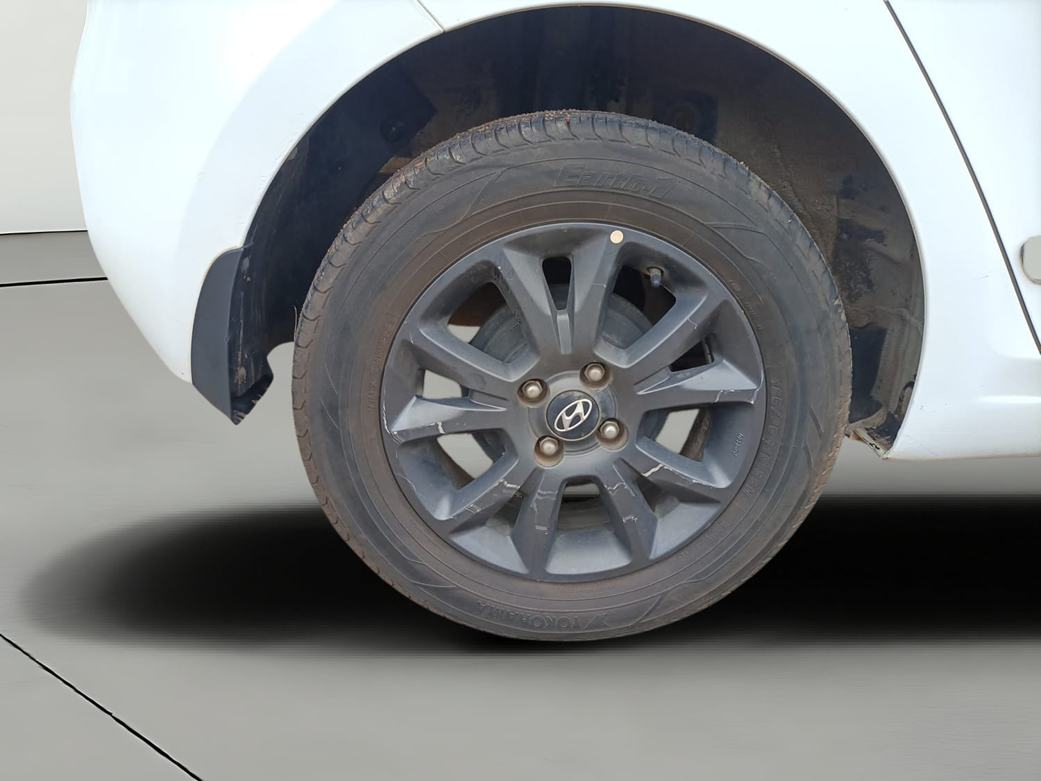 Used 2019 Hyundai Elite i20 Asta 1.2 AT Petrol Automatic tyres RIGHT REAR TYRE RIM VIEW