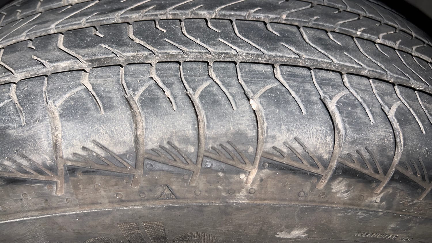 Used 2024 Toyota Urban Cruiser Hyryder V Hybrid Hybrid Automatic tyres RIGHT FRONT TYRE TREAD VIEW