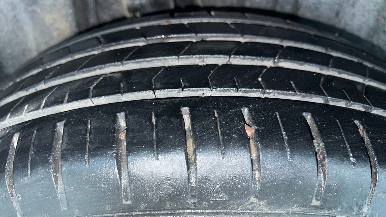 Used 2023 Maruti Suzuki Baleno Alpha AGS Petrol Automatic tyres RIGHT REAR TYRE TREAD VIEW