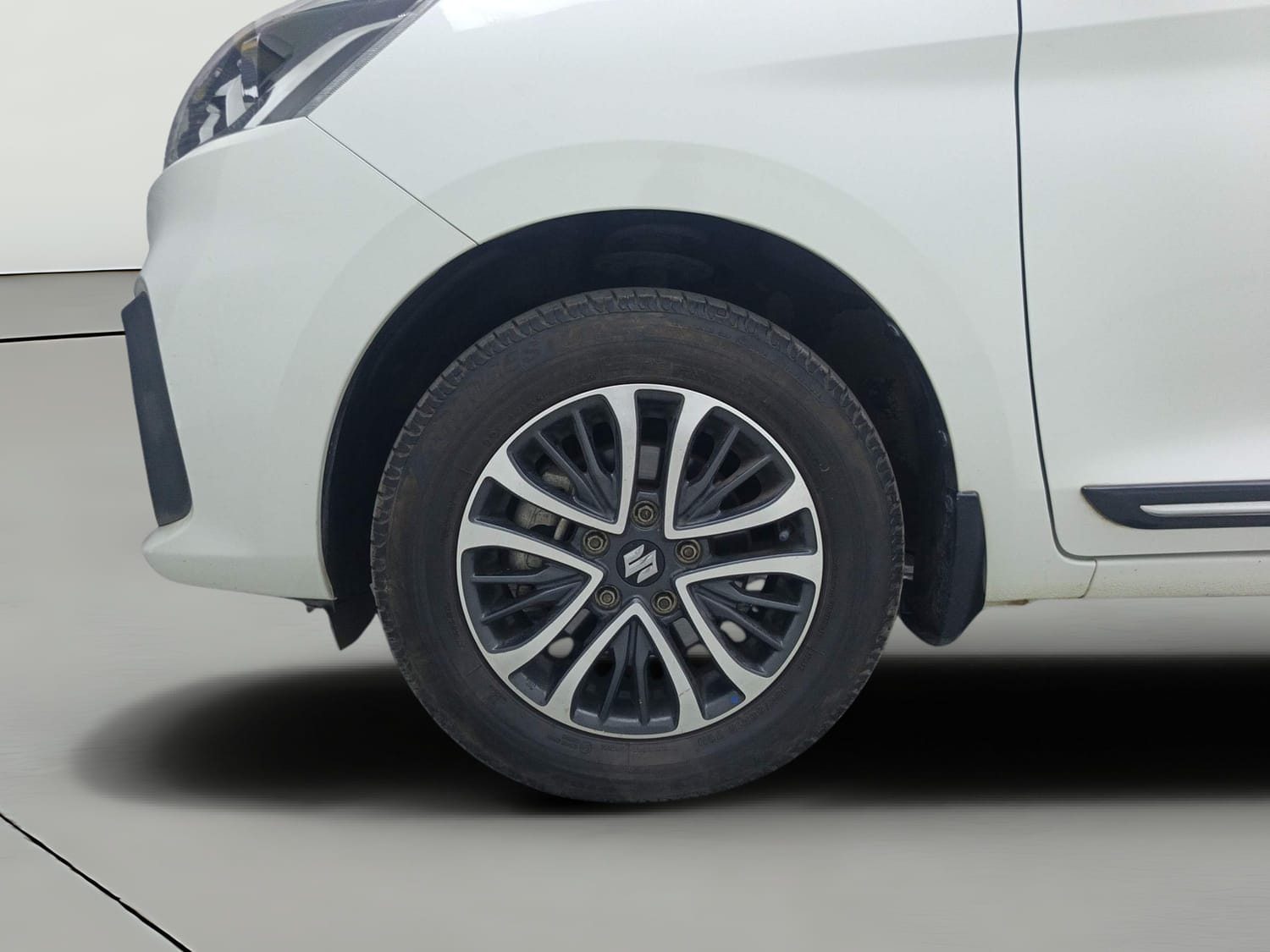 Used 2024 Maruti Suzuki Ertiga VXi AT Petrol Automatic tyres LEFT FRONT TYRE RIM VIEW