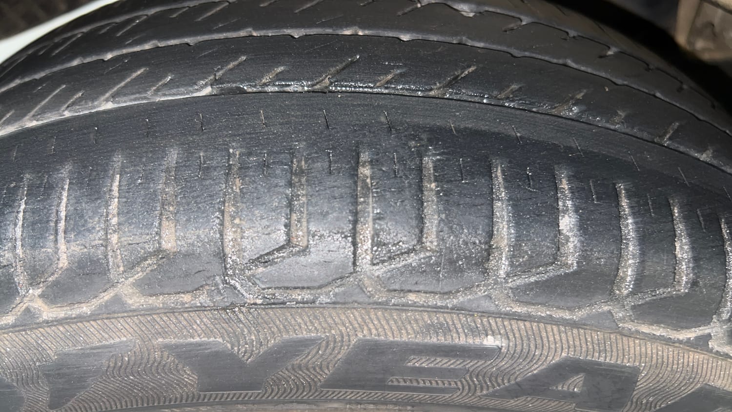Used 2015 Maruti Suzuki Eeco 5 STR WITH A/C+HTR Petrol Manual tyres RIGHT REAR TYRE TREAD VIEW