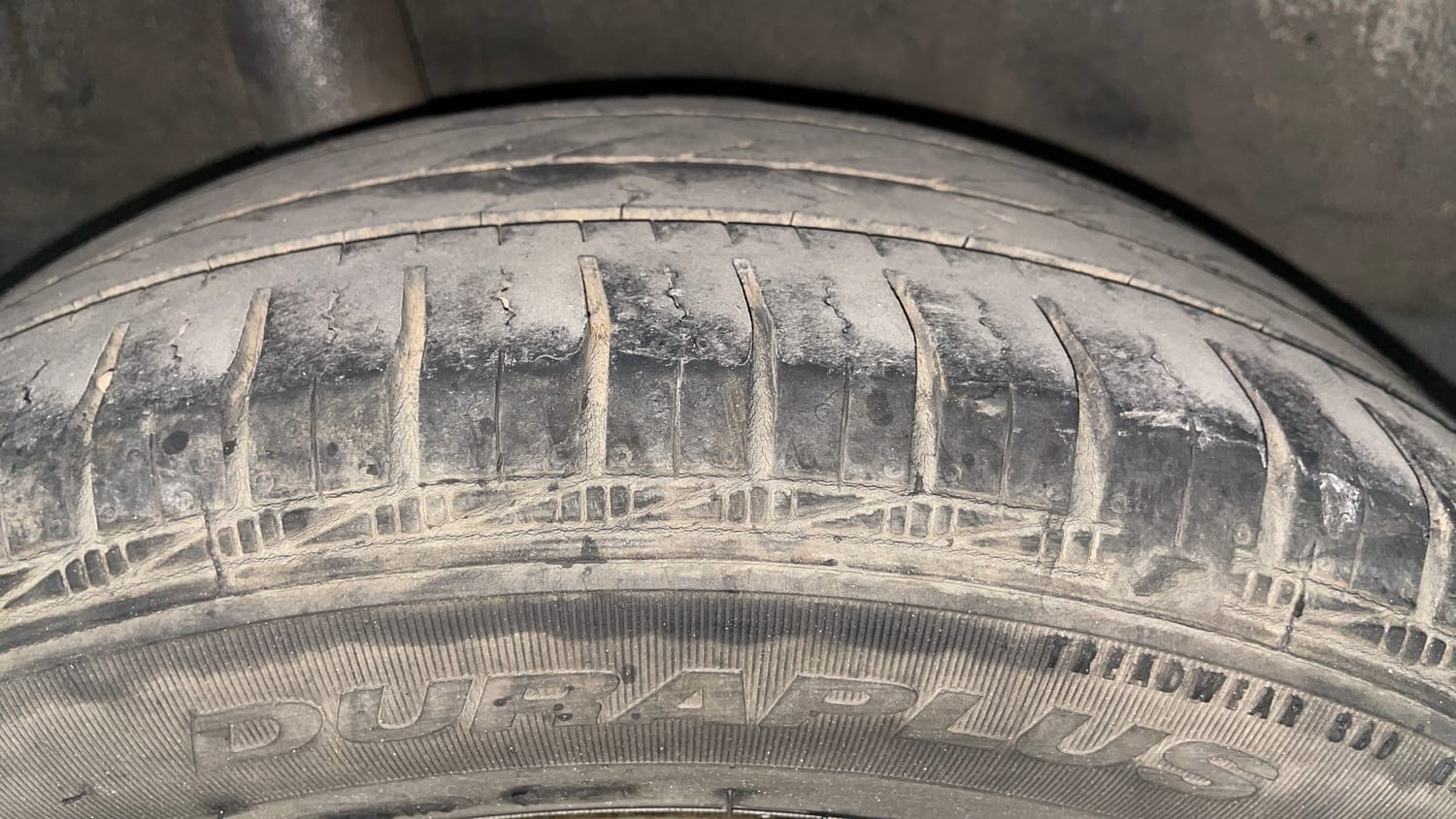 Used 2017 Honda Brio VX MT Petrol Manual tyres RIGHT REAR TYRE TREAD VIEW