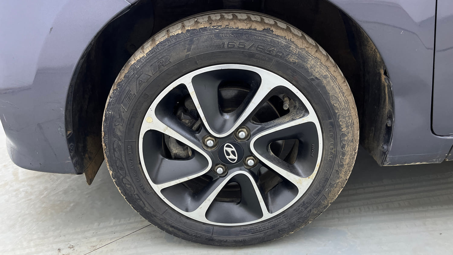 Used 2018 Hyundai Grand i10 Sportz AT 1.2 Kappa VTVT Petrol Automatic tyres LEFT FRONT TYRE RIM VIEW